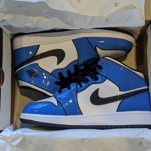 Unisex Jordan 1 mids signal blue